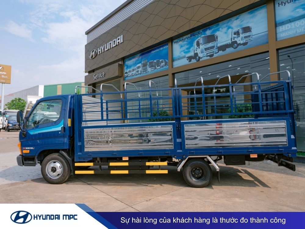 Giá xe tải Hyundai Mighty N250SL thùng mui bạt 2T -  2.5T thùng 4.3m